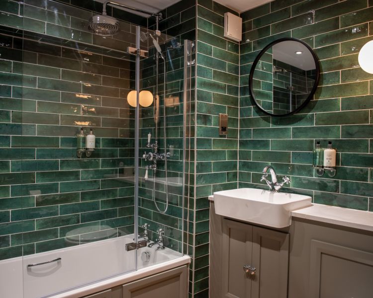 Hotel choice for 2 bathroom image