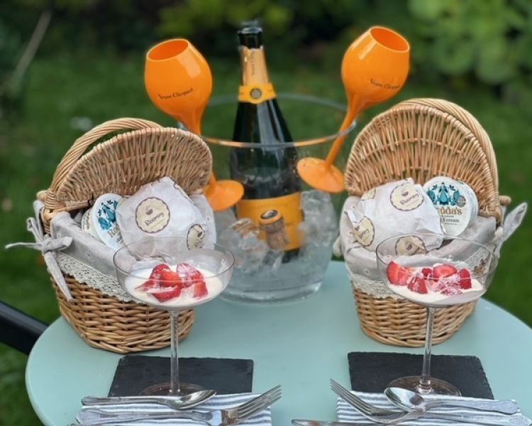 Champagne picnic basket