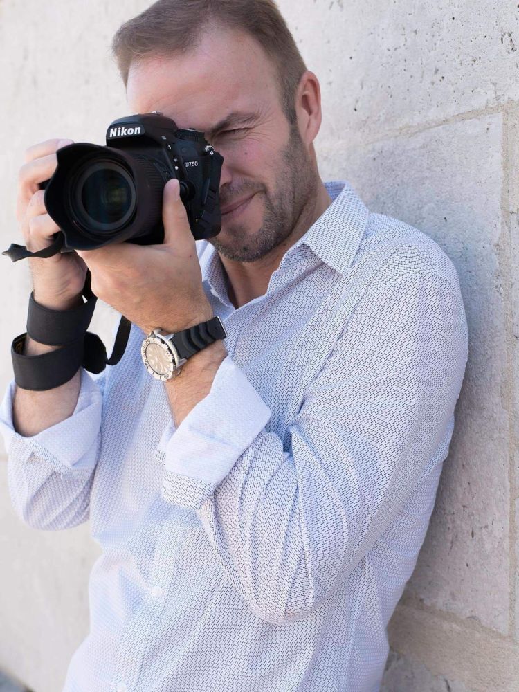 professional photographer warren garrett taking a photo