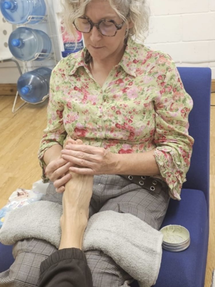 Foot reflexology lesson