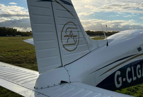 aeroplane flying lesson wing shot