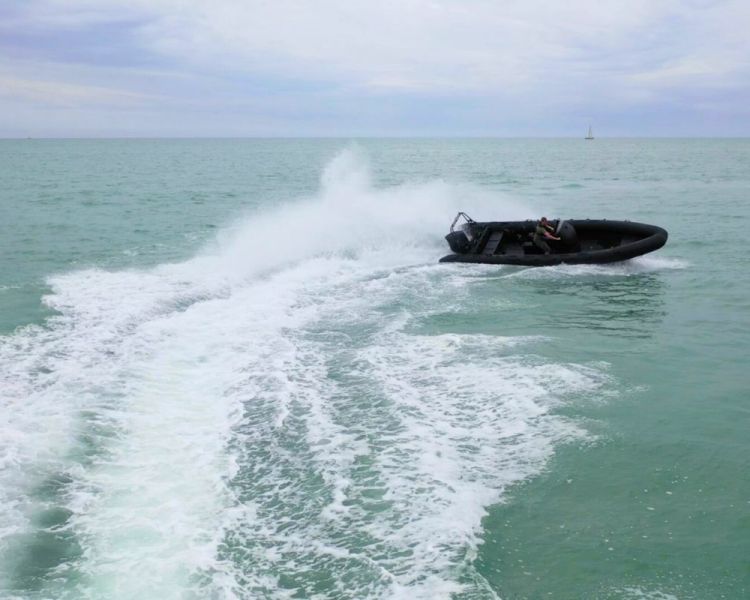 Powerboat doing a donut
