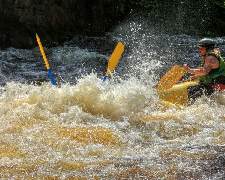 White water rapids experience min