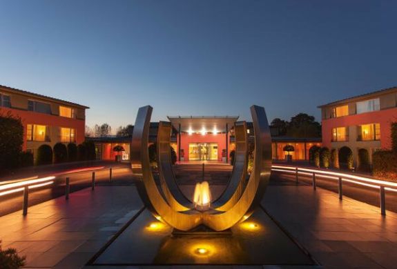 the sculpture outside the crowne plaza marlow hotel lit up at night