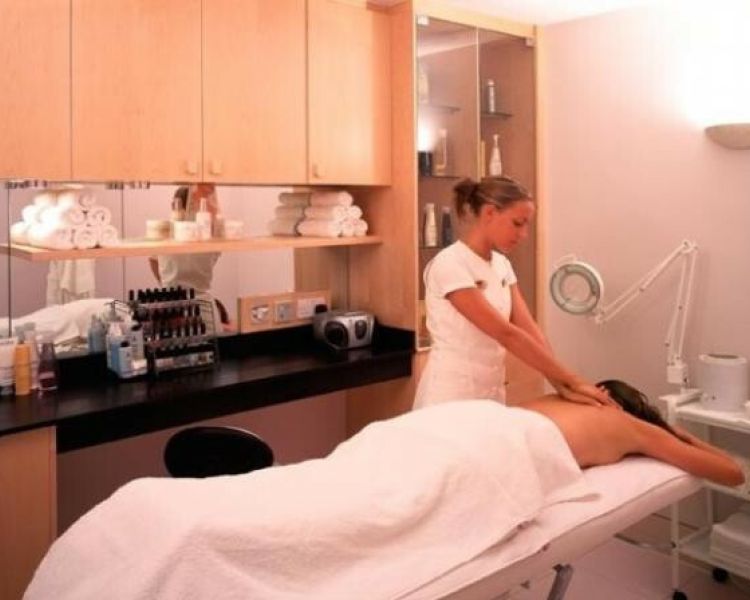 person having a beauty treatment at a spa at the Crowne plaza marlow hotel