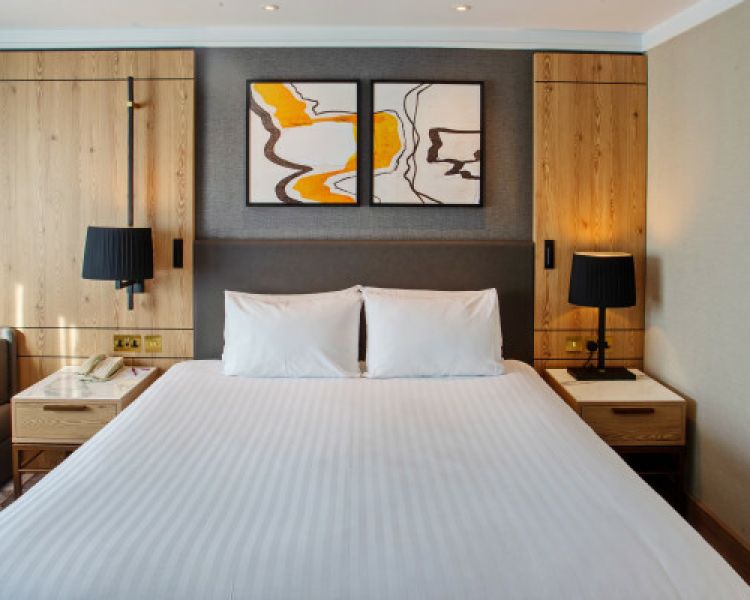 the inside of a double room at the crowne plaza hotel in marlow