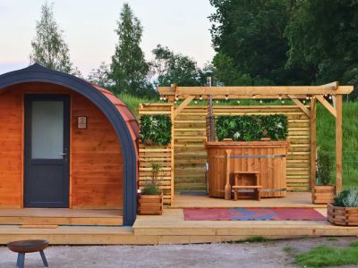 Pod with Tub Woods View