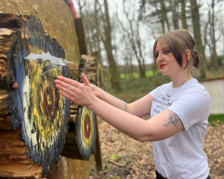 Knife throwing experience