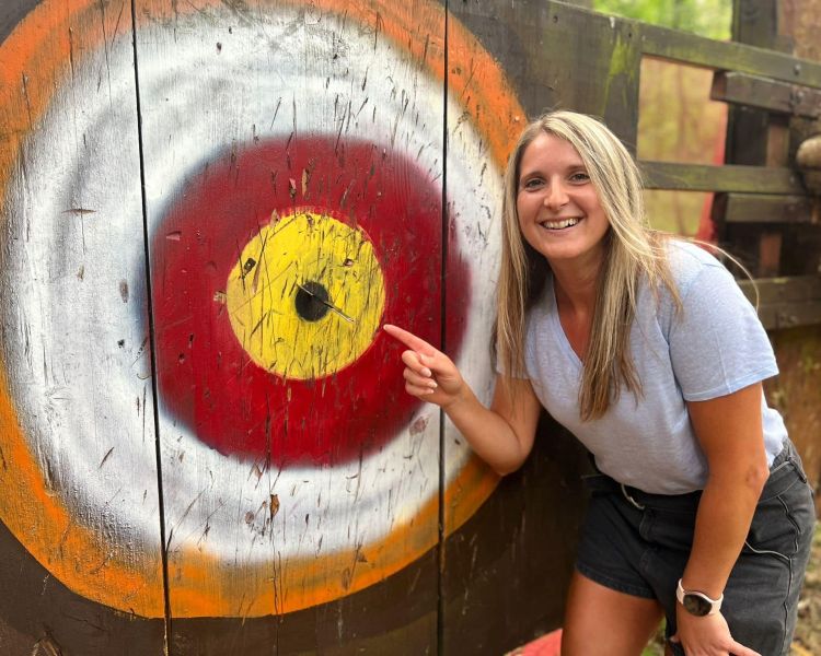 Knife throwing 8