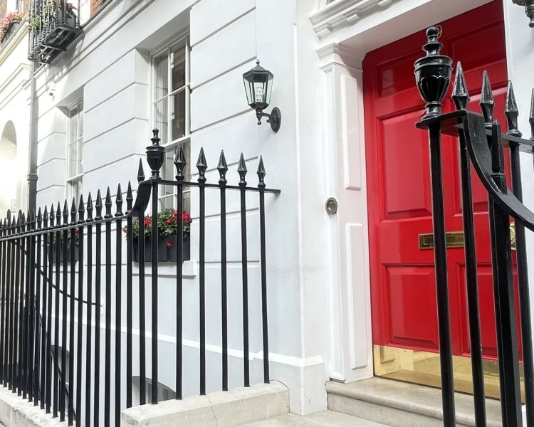 Charles dickens tour red door
