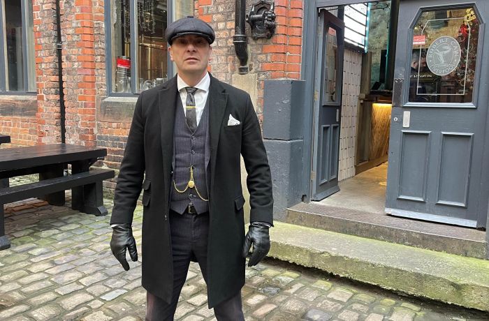 Peaky blinders walking tour pub