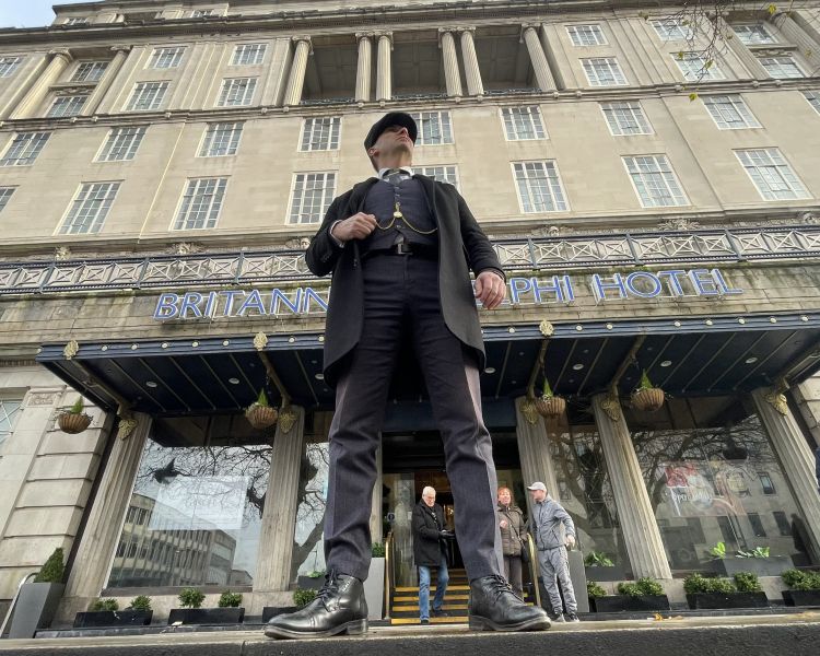 Peaky blinders walking tour hotel