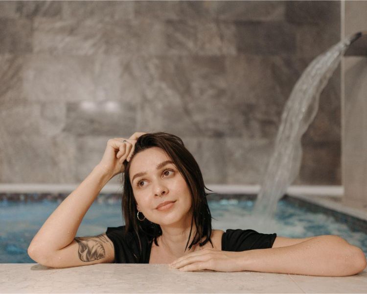 Lady in Water Jet Pool