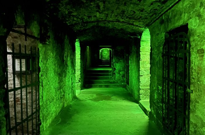 The vaults walking tour in edinburgh