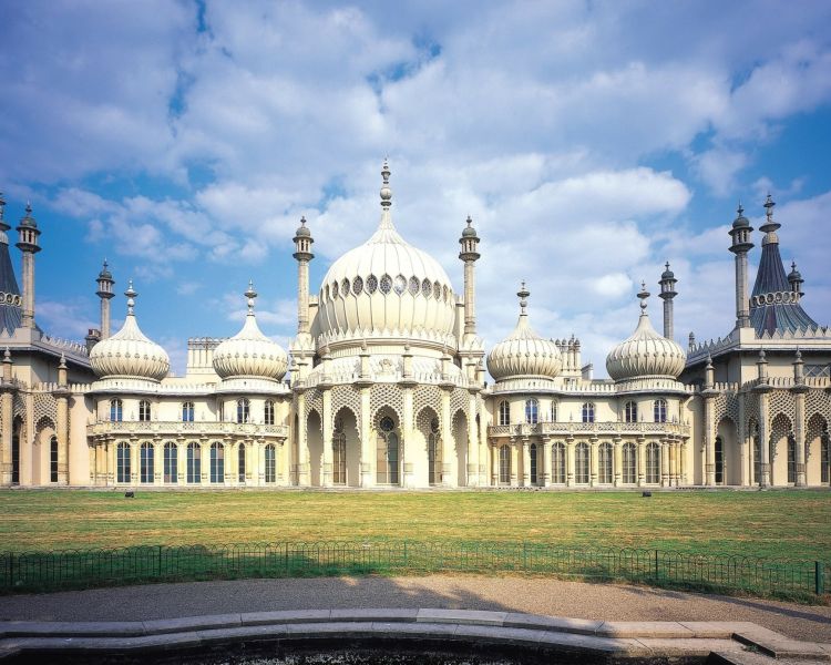 exterior shot of the royal pavilion in brighton