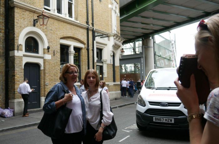 2 women posing for a photo infront of a town house on a bridget jones film locations walking tour in london