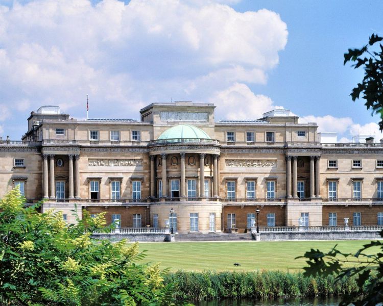 View of the back of buckingham palace seen from the garden