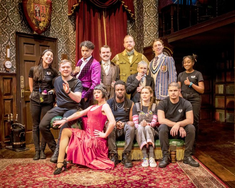 The Play That Goes Wrong Cast