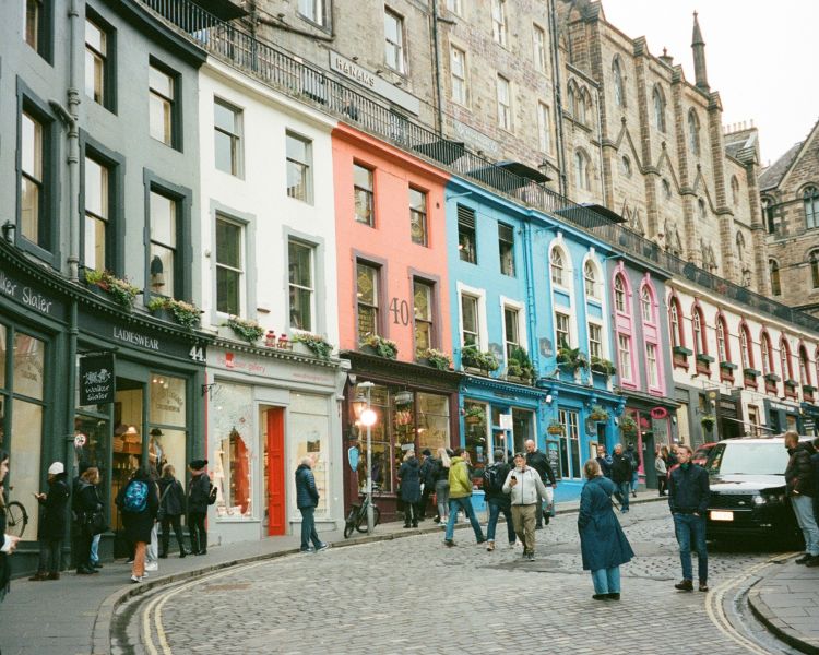 Edinburgh city break victoria street