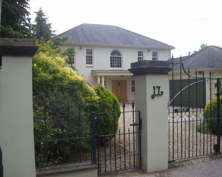 Boycies posh house seen on the only fools and horses tour
