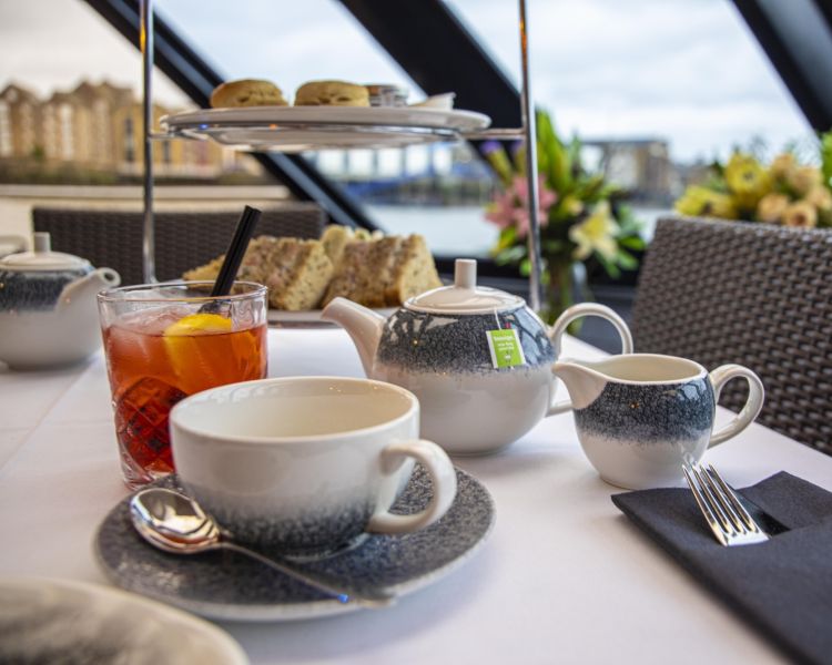 london sightseeing river cruise with afternoon tea