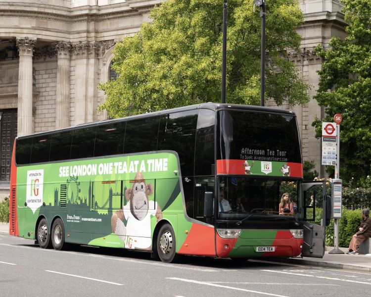 Pg tip afternoon tea tour bus outside st pauls cathedral