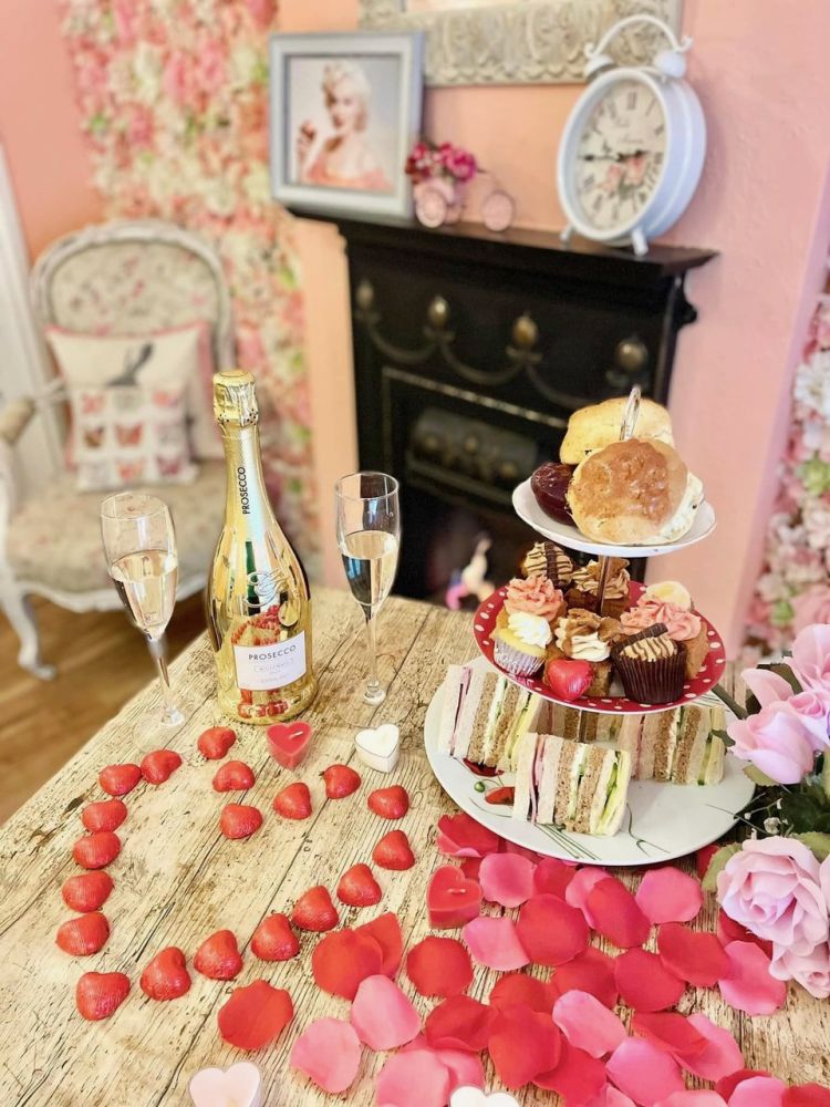 Afternoon tea with prosecco at lion rocks tea rooms