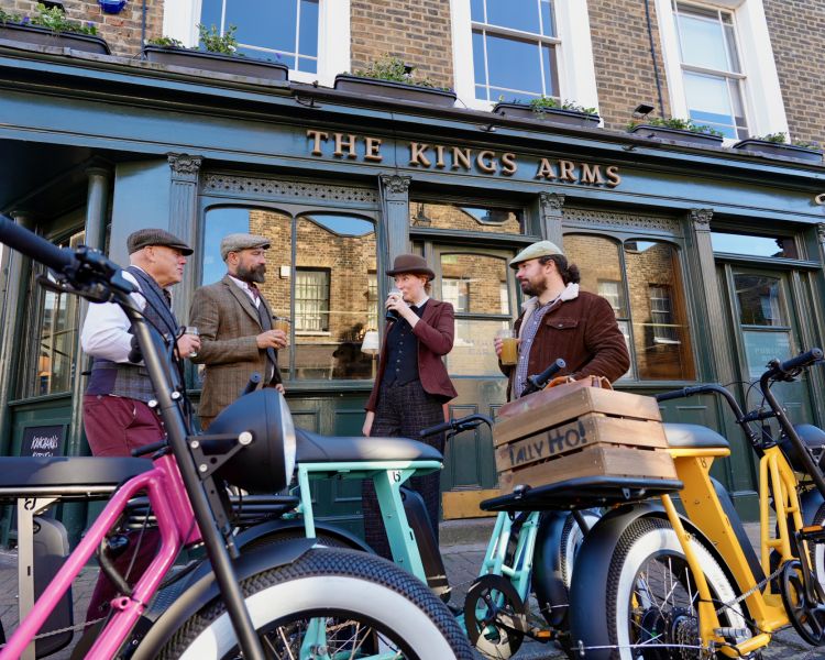 Tour group on ebikes at kings arms pub in london