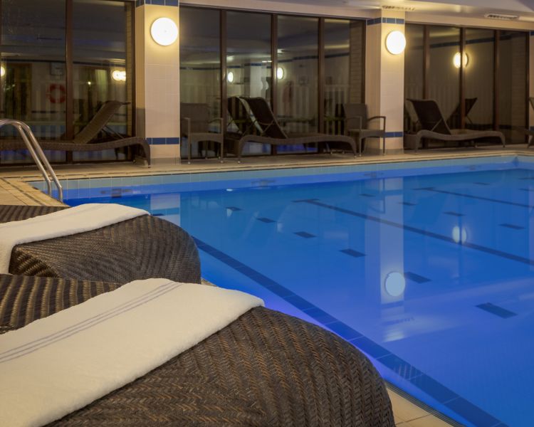 Seats around pool at the q hotels hampshire court hotel basingstoke