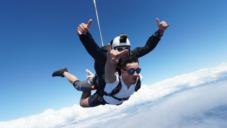 Man tandem skydiving for 30 before 30 bucket list