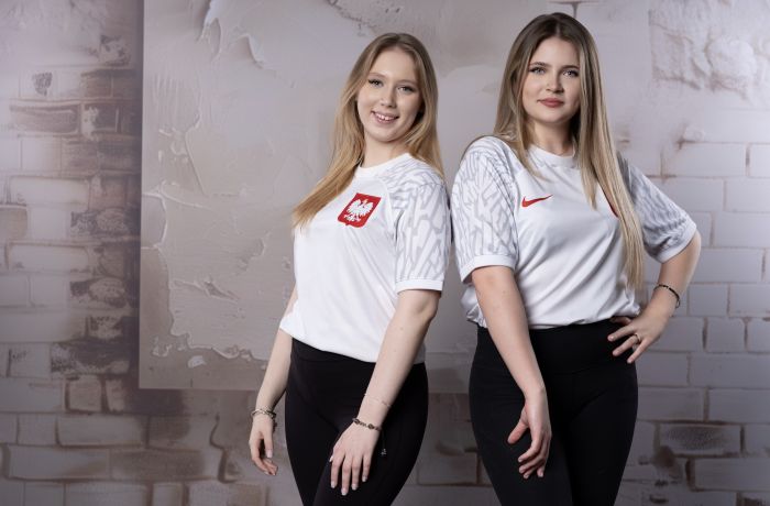 two sisters on a sibling photoshoot