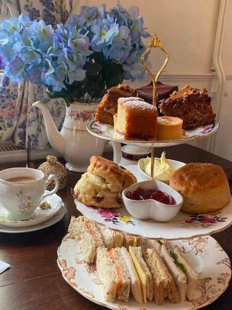 Afternoon tea at queen of herts