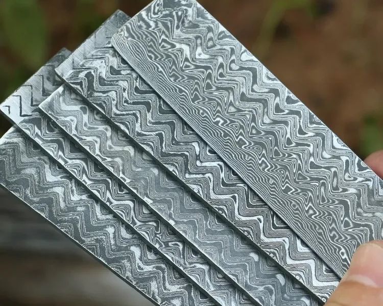 Examples of patterned metal for damascus knife