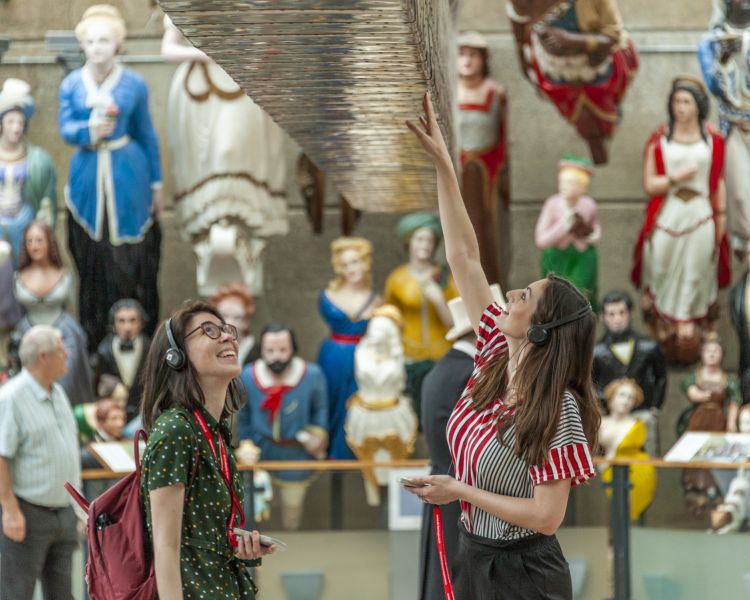 Two ladies visiting cutty sark