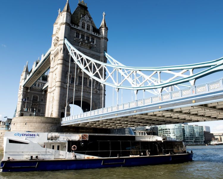 thames river cruise going under tower bridge in london