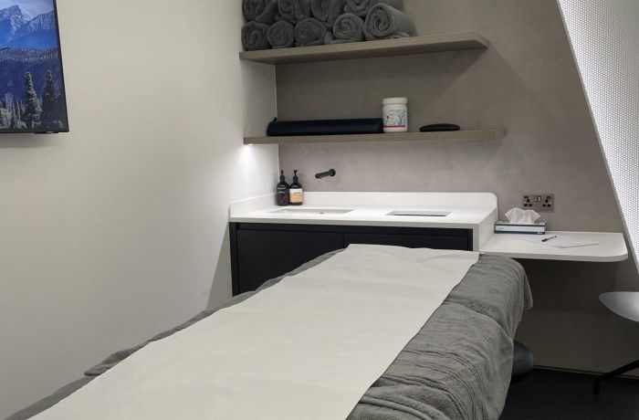 massage treatment room london