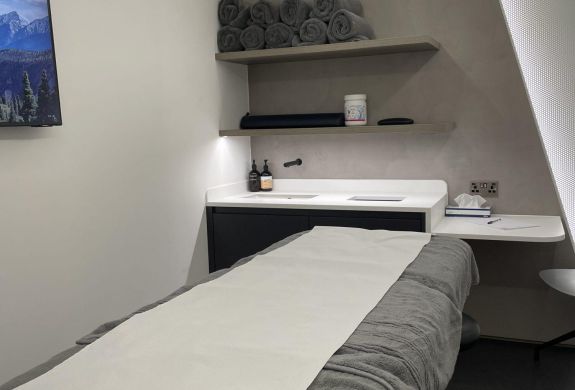 massage treatment room london