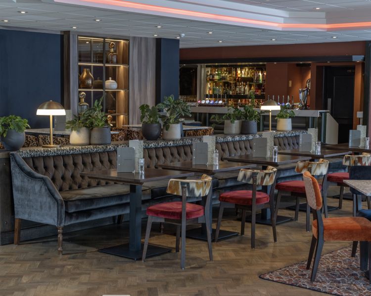 the bar and restaurant area at q hotels basingstoke