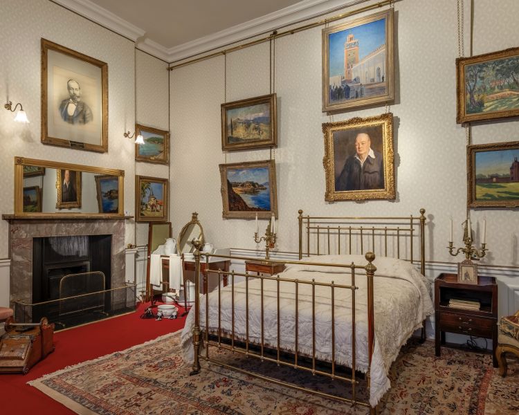 churchill's bedroom at blenheim palace